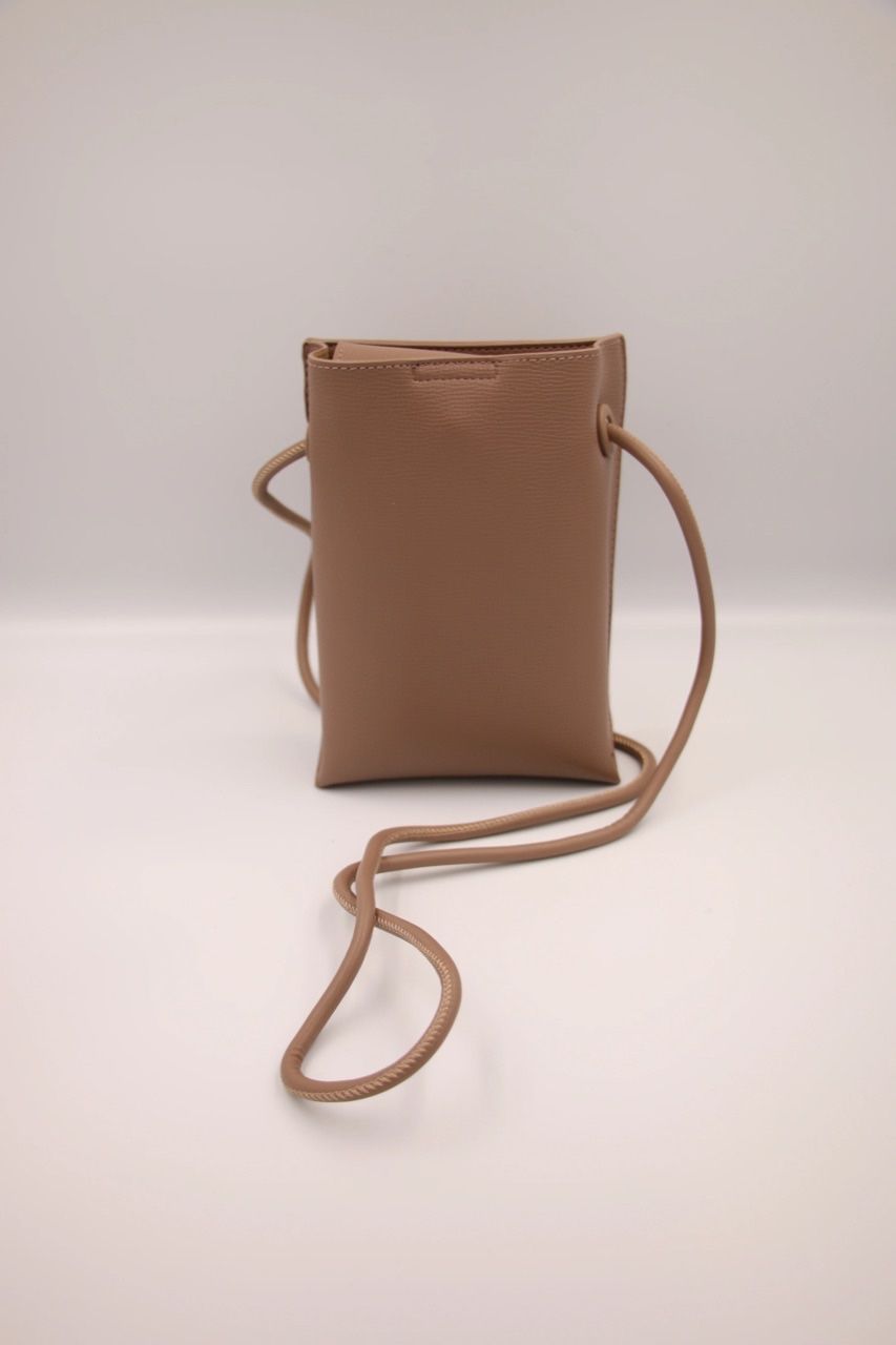 Taschen für Damen: Umhängetasche Camel – Neu und originalverpackt aus Bülach von DuffyFashionAvenue