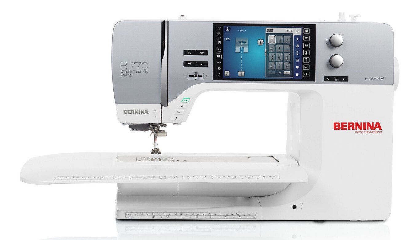 Bernina Macchine da cucire: Bernina 770PRO mit Stickkit – Nuovo e nell'imballaggio originale da Bülach venduto da topnaehmaschinen 1