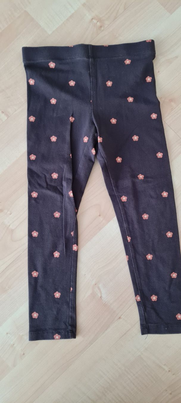 H&M Collants & Leggings: H&M Leggings mit Blümchen Gr. 104 – D'occasion à Wallisellen par T8304T