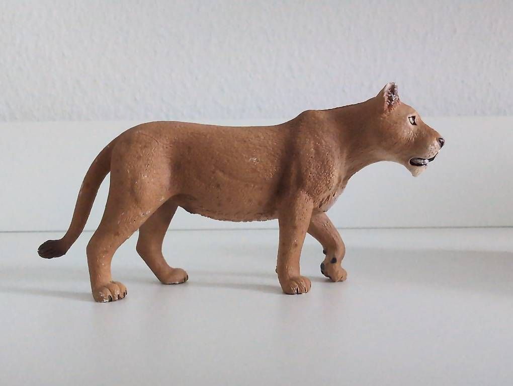 Schleich Spielzeuge: Schleich Löwin Laufend – Gebraucht aus Wangen b. Olten von kim_x9zn 1