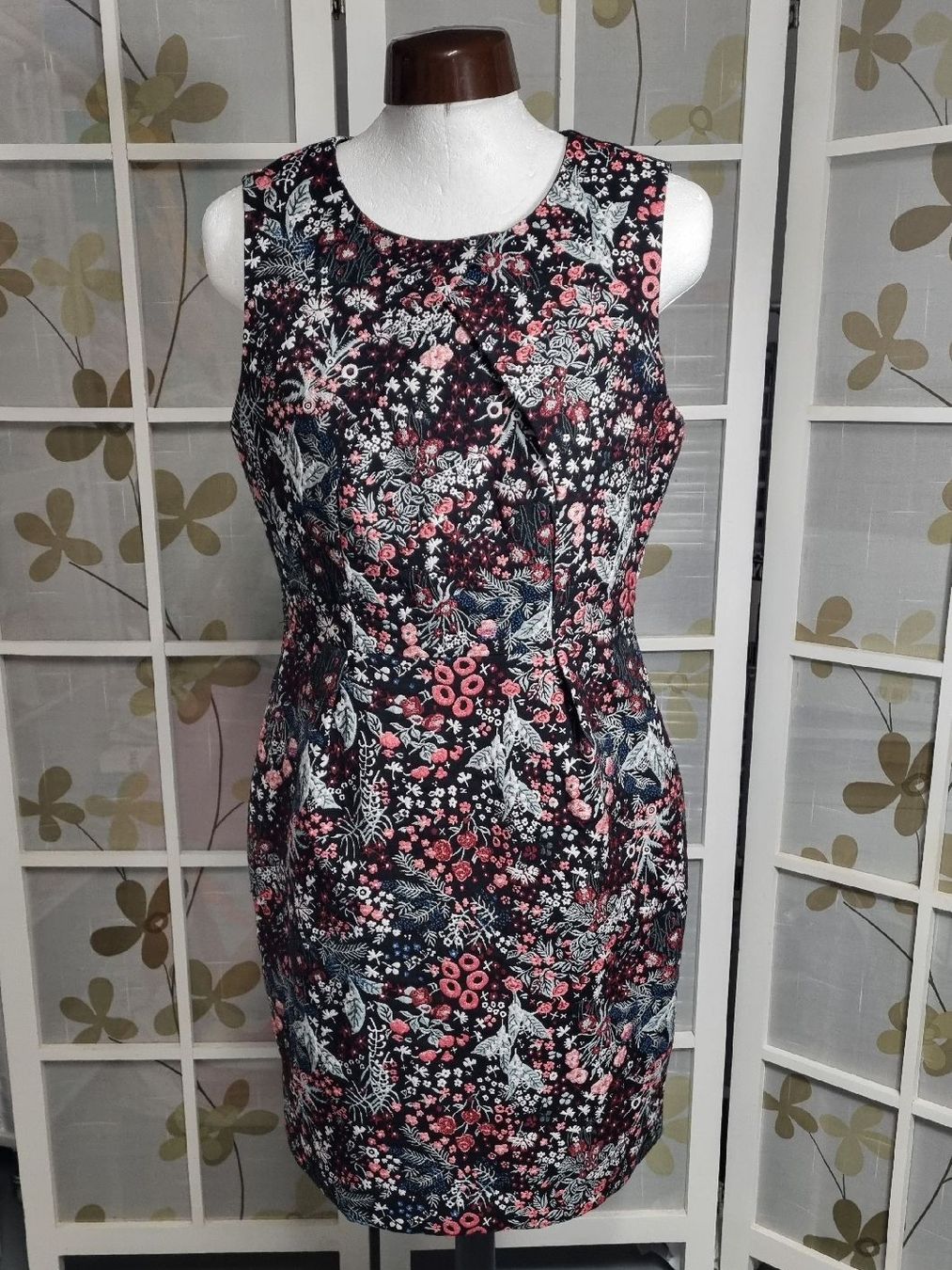 H&M Vestiti: Brokatkleid Gr. 38 Blumenmuster ärmellos – Usato da Effretikon venduto da lenalisa63 2