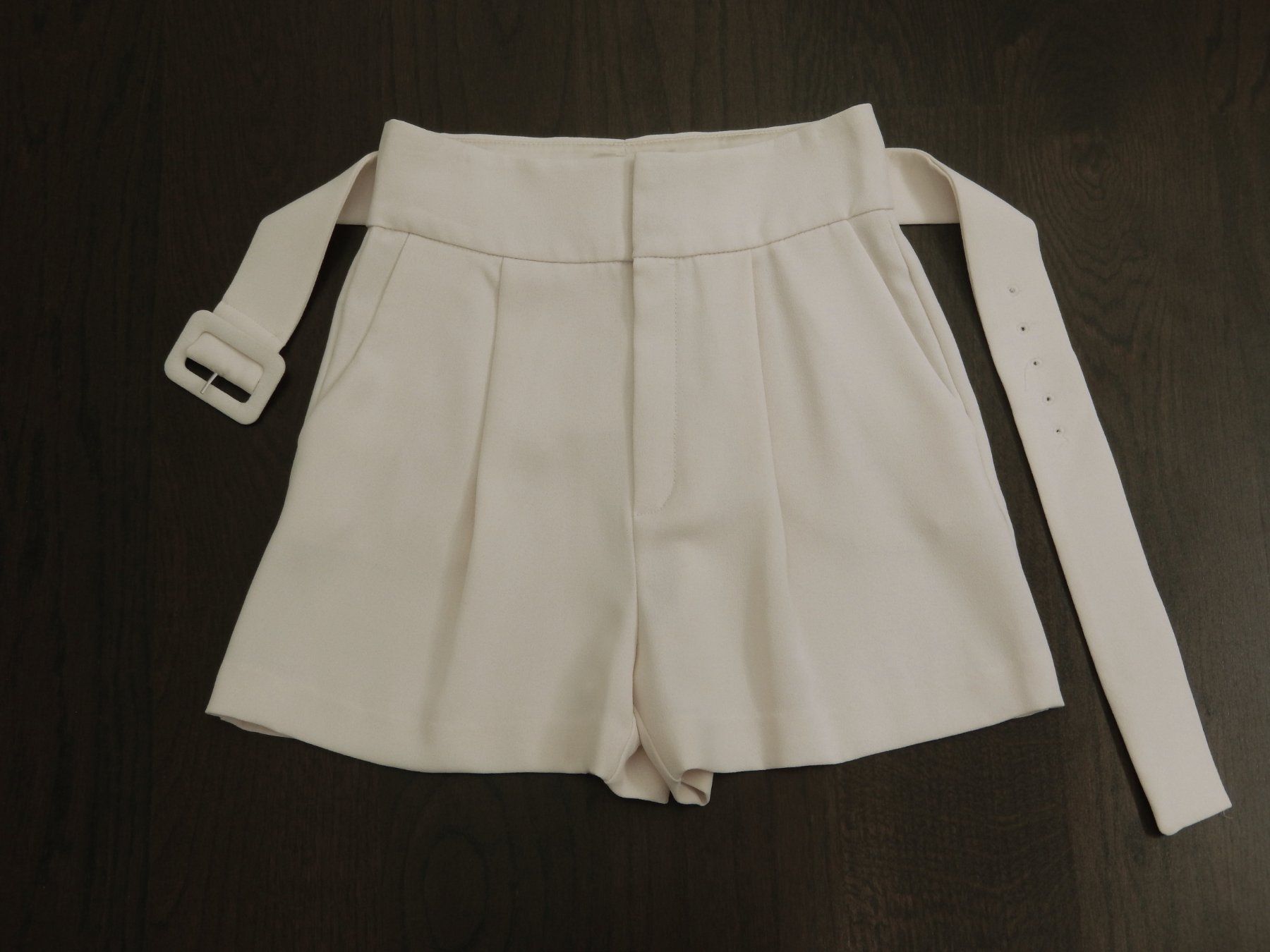 Mango Pantalons: MANGO Shorts mit Gurt Gr. XS – D'occasion à Tuggen par vivira 4