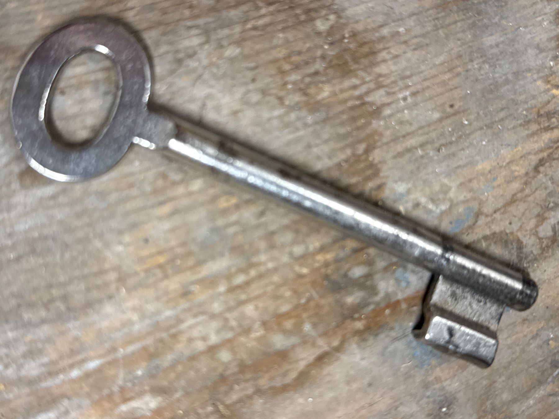 Clés: Aus Hausräumung: alter Bart- Schlüssel – D'occasion à Amriswil par used2use