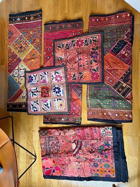 Coperte: Ensemble textile artisanal indien: coussins et plaids – Usato da Lausanne venduto da Aei_NCB7