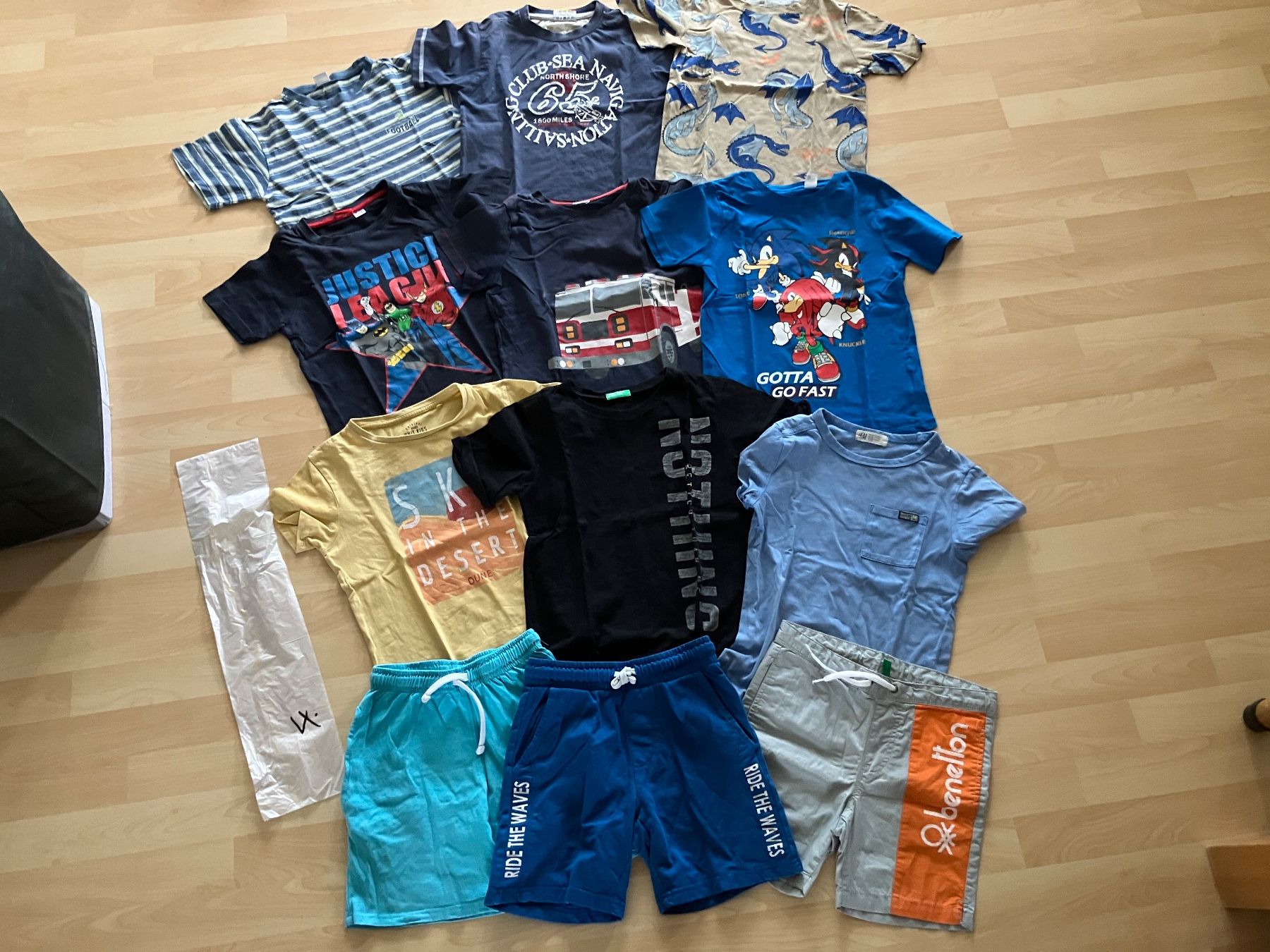 Lotti & Set di vestiti: Sommer Kleiderpaket 122 (4) – Usato da Niederglatt ZH venduto da boeca82