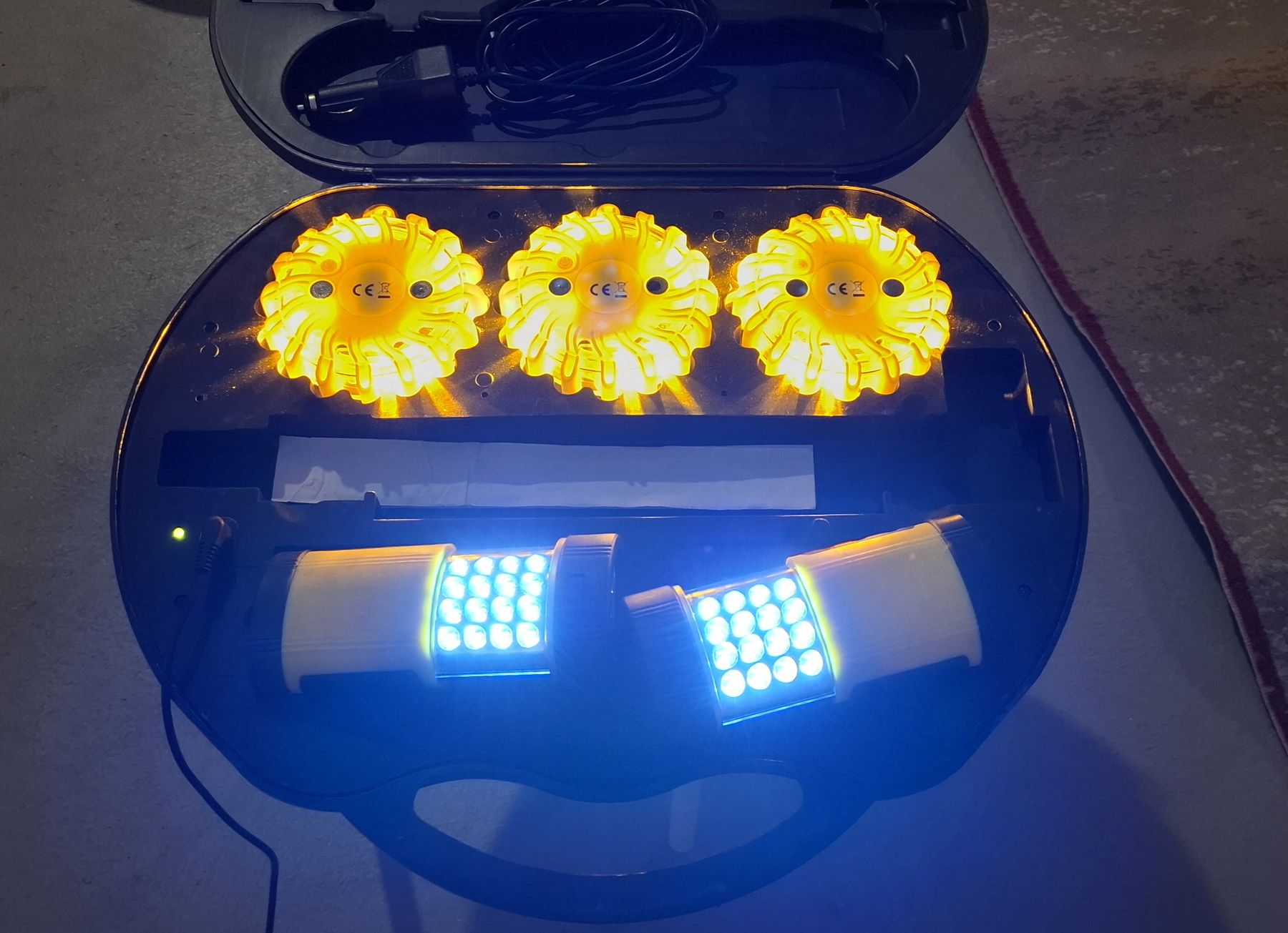 Lampade: Tomworker LED Warnleuchten Set mit Koffer, Out & Indoor! – Usato da Hüttikon venduto da eca_5zw9 3