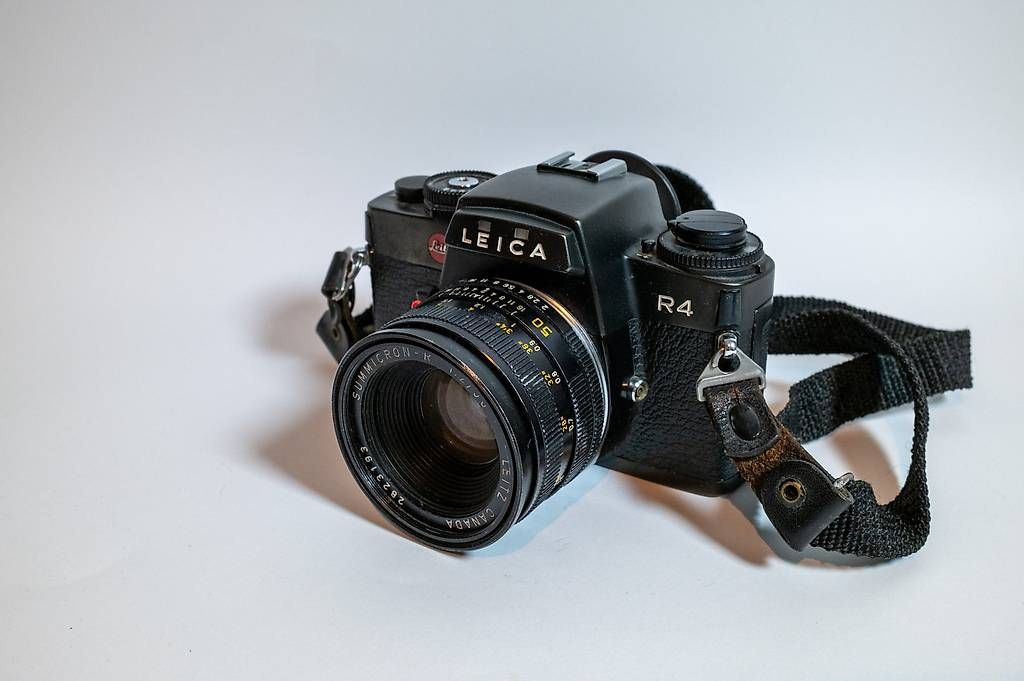 Leica Fotocamera: Leica R4 mit Summicron-R 50mm 1:2 – Usato da Zürich venduto da Mutheee