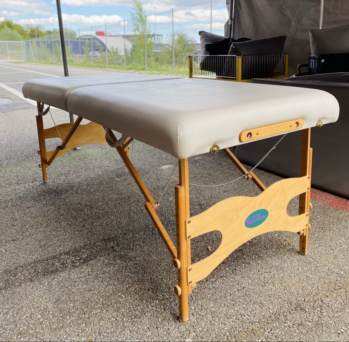 Liegen & Liegestühle: Massageliege klappbar – Gebraucht aus Glattbrugg von Pischte.Brockenhaus