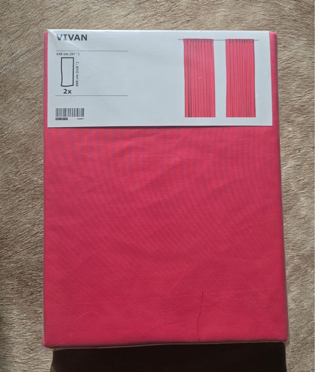 Ikea Tende: New VIVAN Curtains Red 2x 145x300cm – Nuovo e nell'imballaggio originale da Zürich venduto da olalinda