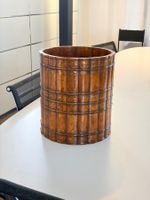 Antiker massiver Holzkübel im Englischen Stil.