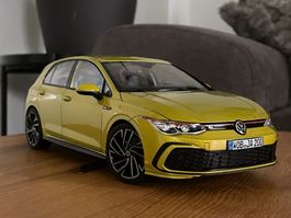 VW Golf VIII GTI seit 2021 gelb met.      1:18 von NOREV