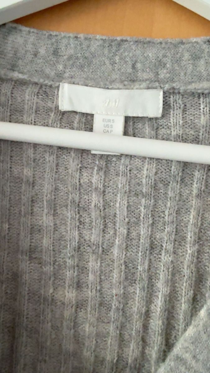 H&M Pullover & Sweatshirts: Strickjacke Damen – Gebraucht aus Wilen (Sarnen) von aninaschwab 2