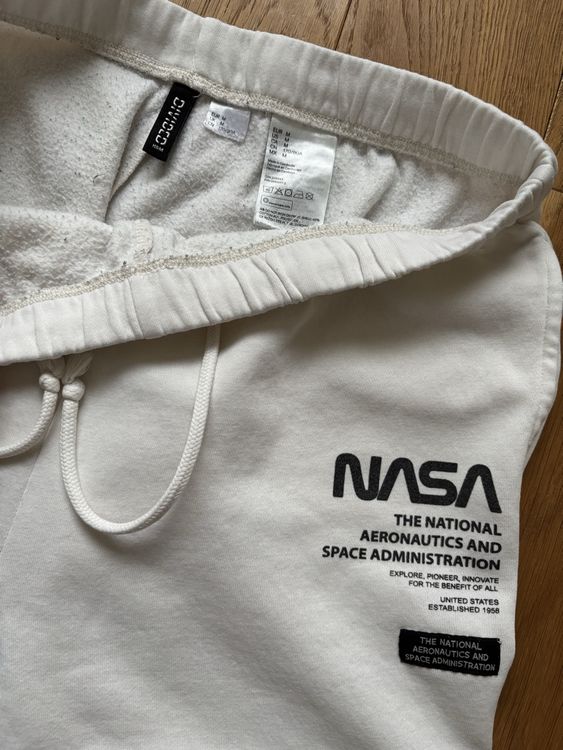 weisse Trainerhose mit NASA Aufdruck 2