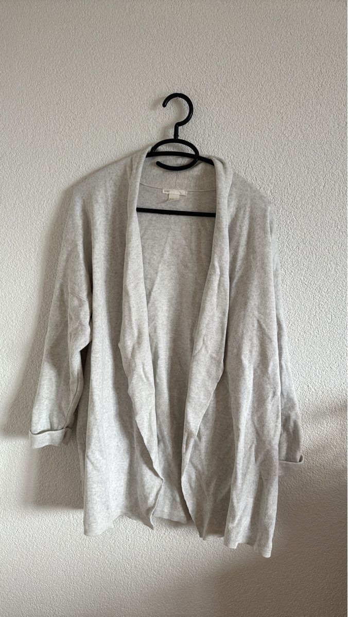 H&M Giacche: Graue H&M Strickjacke, Grösse M/L – Usato da Burgdorf venduto da Lou-123