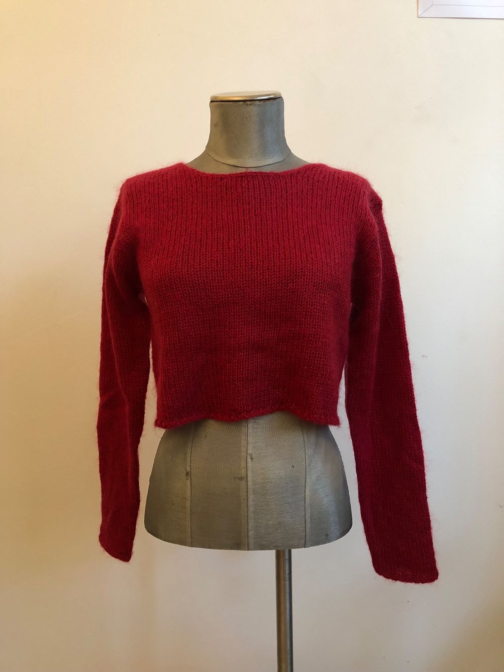 Top: crop pull tricoté rouge – Usato da Lausanne venduto da emm_sc77