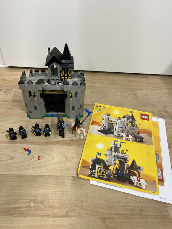 Ab 1.-! LEGO Ritterburg 6074 mit Anleitung & Figuren (Gebraucht) in ...