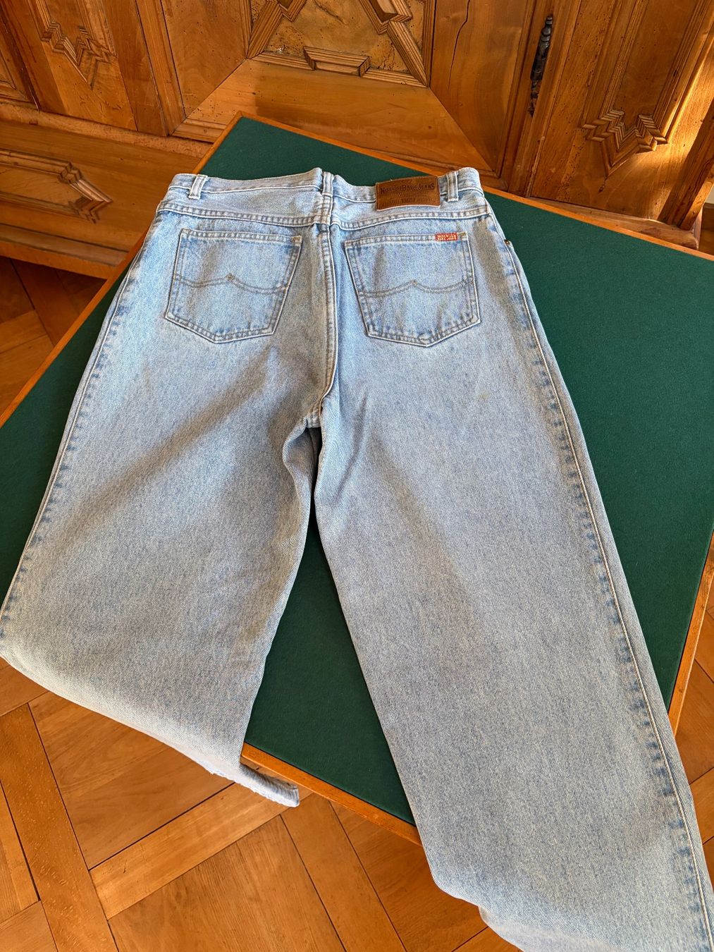 Jeans: VINTAGE NORWISS BASIC JEANS mit hoher Taille  Größe 44 – Usato da Interlaken venduto da Bona55 5