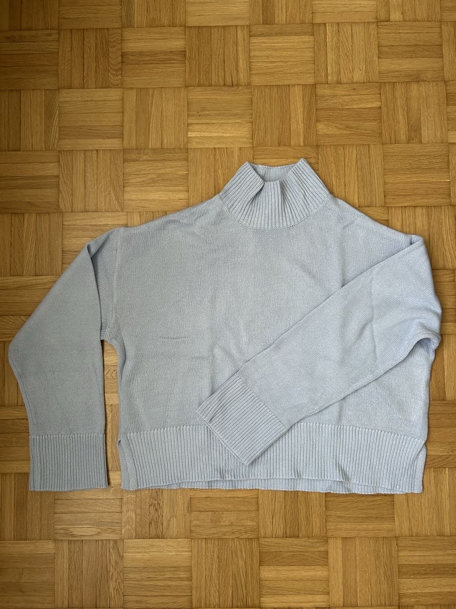 H&M Pullover & Sweatshirts: Hellblauer Strickpullover  – Gebraucht aus Luzern von leo_dp2d