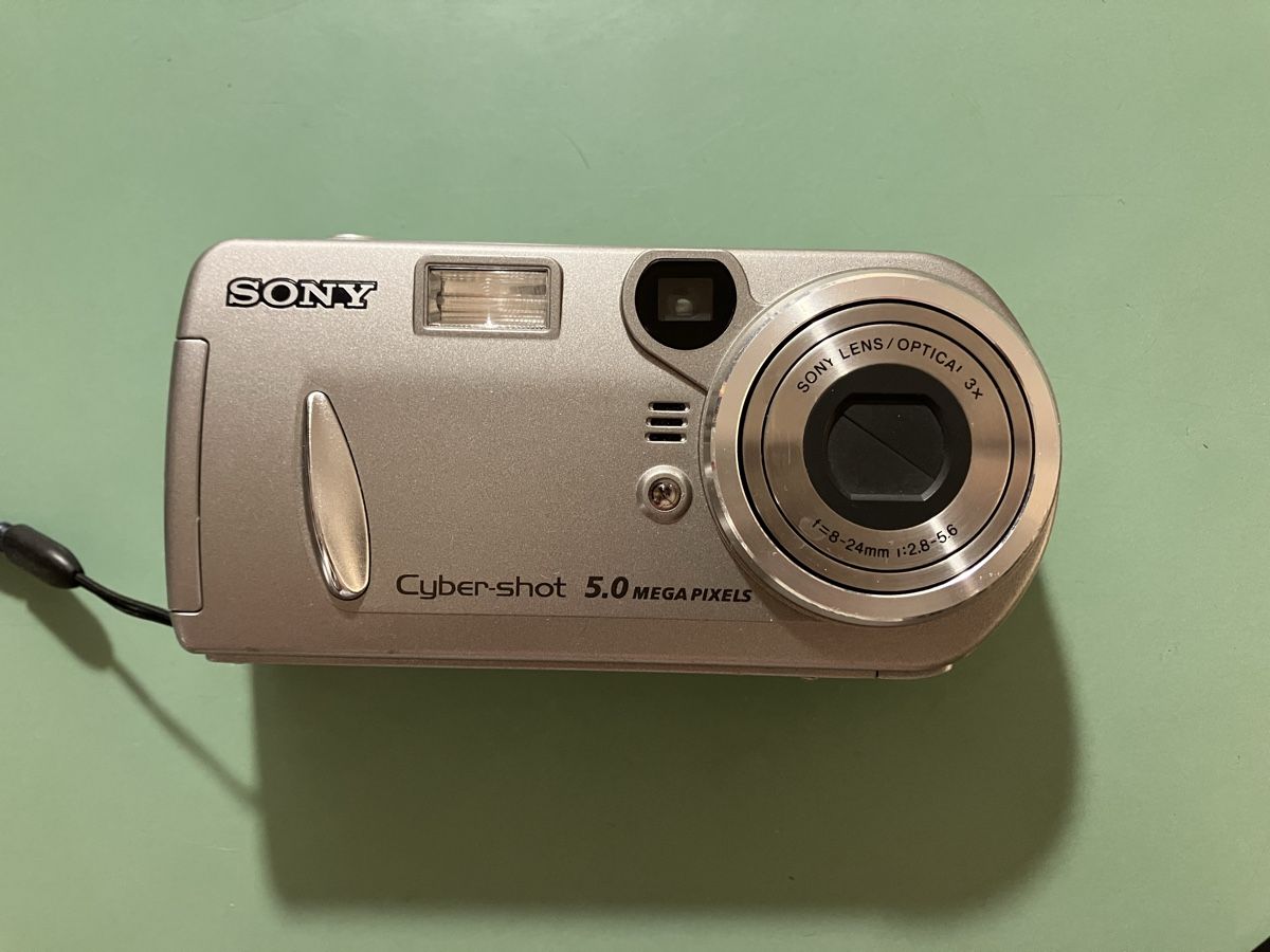 Sony Fotocamera: Sony Cypershot Kamera  – Usato da Zürich venduto da bluejeans-