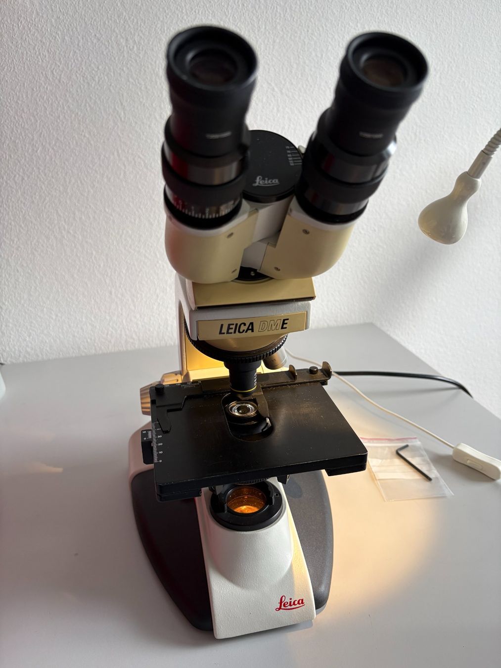 Leica Microscopes: Mikroskop Leica DME – D'occasion à Obfelden par boletus03 1