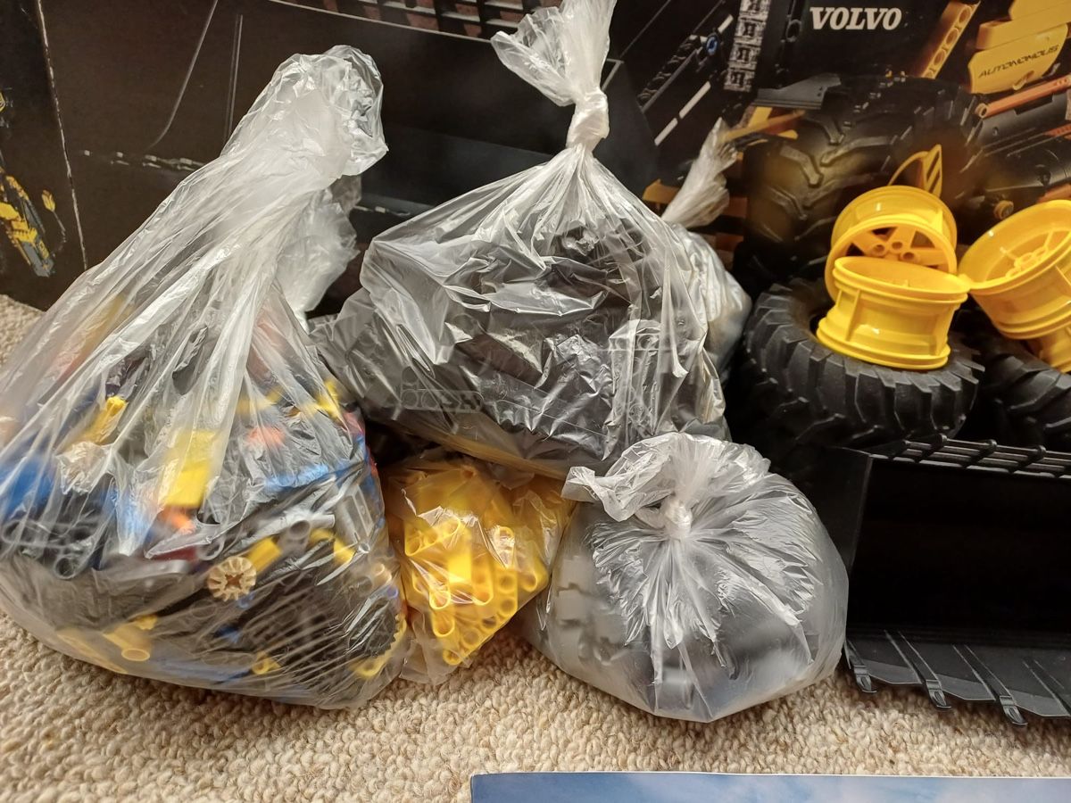 Lego Giocattoli: LEGO Technic Volvo Konzept Radlader 42081 – Usato da Nänikon venduto da Mrzulu 1