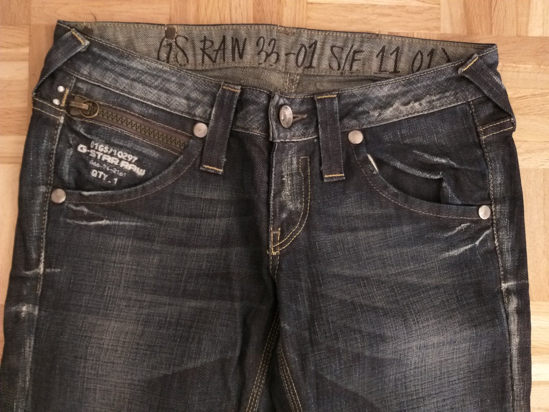 G-Star Jeans: G-STAR RAW Jeans STUDS STRAIGHT WMN taille / Grosse W28 – Gebraucht aus Cossonay-ville von Super-Price-Quality 1