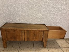 Truhe/Ofenbank mit grosser Schublade 