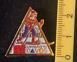 Pin Blick Davos Langlauf 93 Anstecker emailliert dreieckig