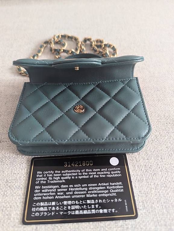 Chanel Sonstige Kleidung & Accessoires: Pochette en chain Chanel – Neu und originalverpackt aus Kerzers von hel_v8pr 3