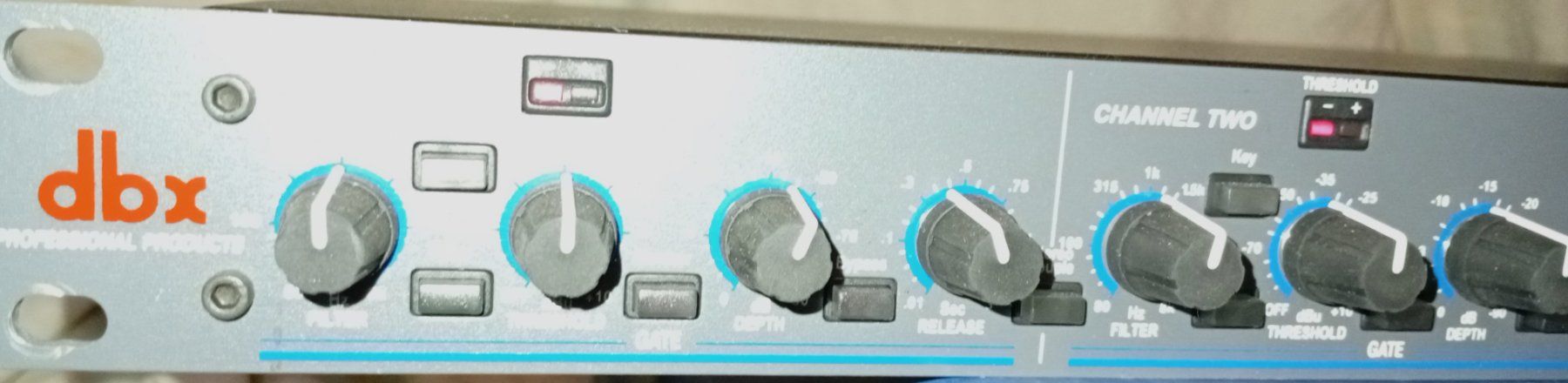 Dbx Egaliseurs: DBX 1074 Quad Noise Gate Dynamic Processor Rack Effektgerät – D'occasion à Zénauva par Alois6 1