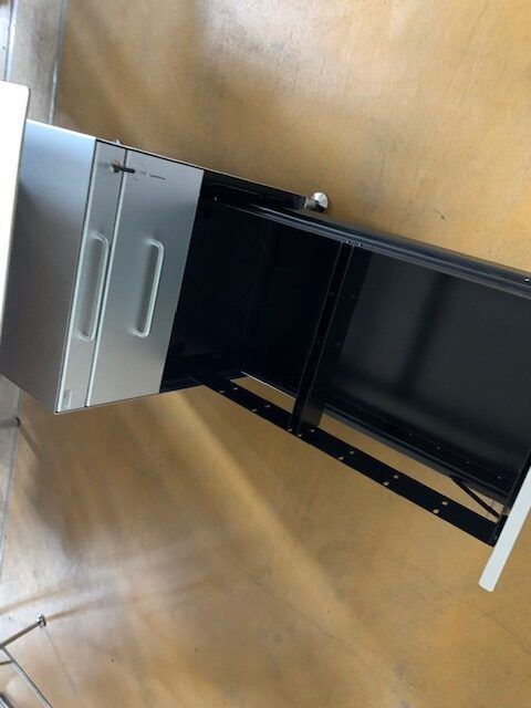 Atelier Alinea Scrivanie: Atelier Alinea Tisch mit Korpus – Usato da St. Gallen venduto da MSMoebelhandel 5