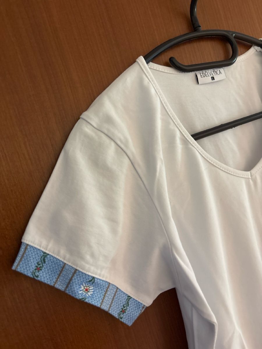 Edelvetica T-shirts: Edelvetica Tshirt blau L – D'occasion à Rünenberg par ZwergLi100 1