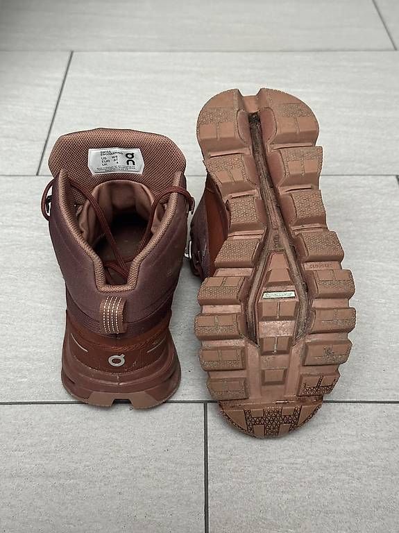 On Scarpe da donna: on Cloudrock Waterproof Wanderschuhe Gr. 37 Traube/Haselnuss – Usato da Chur venduto da mylogin.org 3