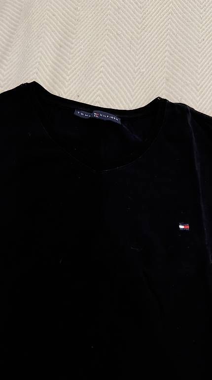 T-shirt: Tommy Hilfiger Shirt schwarz – Usato da Brunnen venduto da sea_c7bm 1