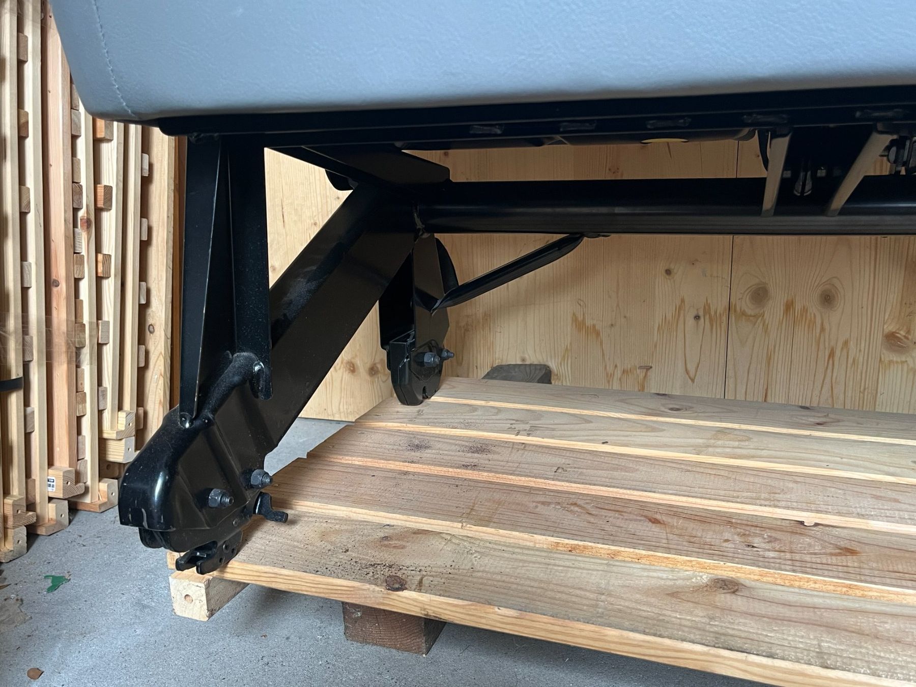 VW Autres accessoires p. véhicule: Sitzbank VW T5 – D'occasion à Forch par Rhino 1