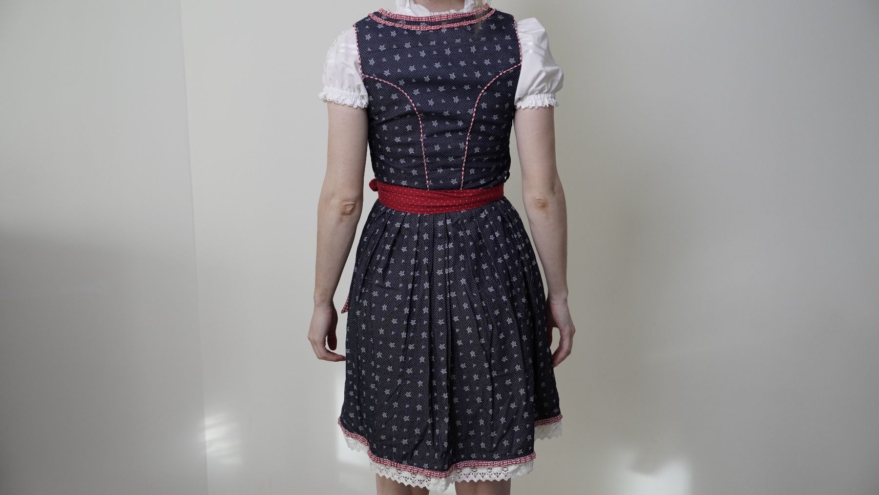 Costumi: MarJo Dirndl + Dirndlbluse Set Bluse rot blau kariert 34 – Nuovo (secondo la descrizione) da Zürich venduto da julia_vina 9