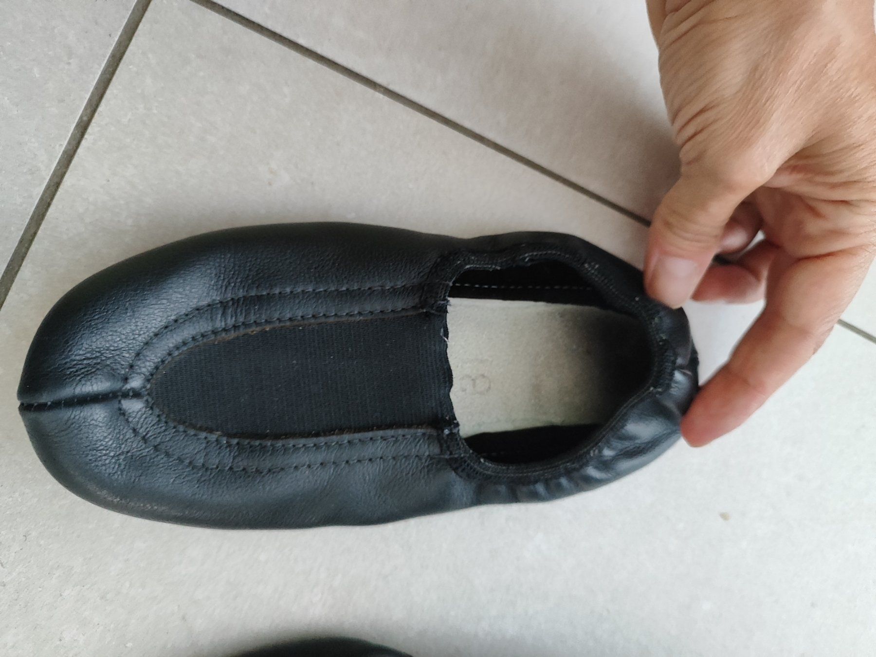 Scarpe per ragazzi: Robuste Turntäppeli, Turnschläppli Gr. 31 – Usato da Seon venduto da Mandes1 2