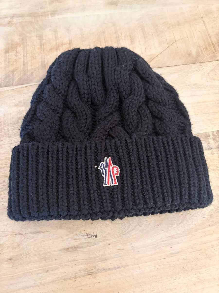 Moncler Altro in  Abbigliamento & Accessori: Moncler Grenoble. Bonnet en Maille Torsadée  – Usato da Crans VS venduto da yor_n5h8
