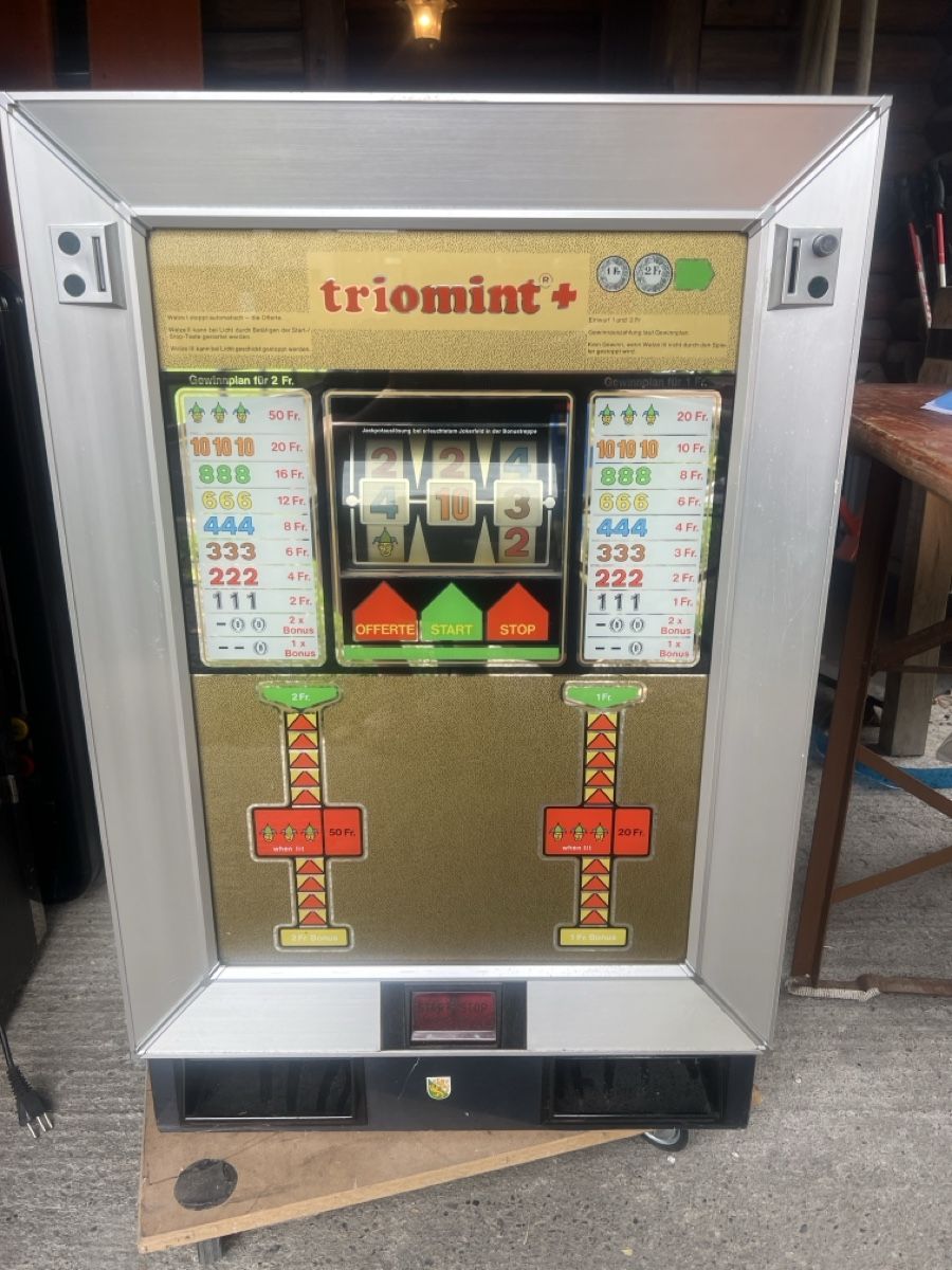 Slot Machine: Spielautomat Triomin Gehäuse mit Technik – Difettoso da Nänikon venduto da Flipperbar