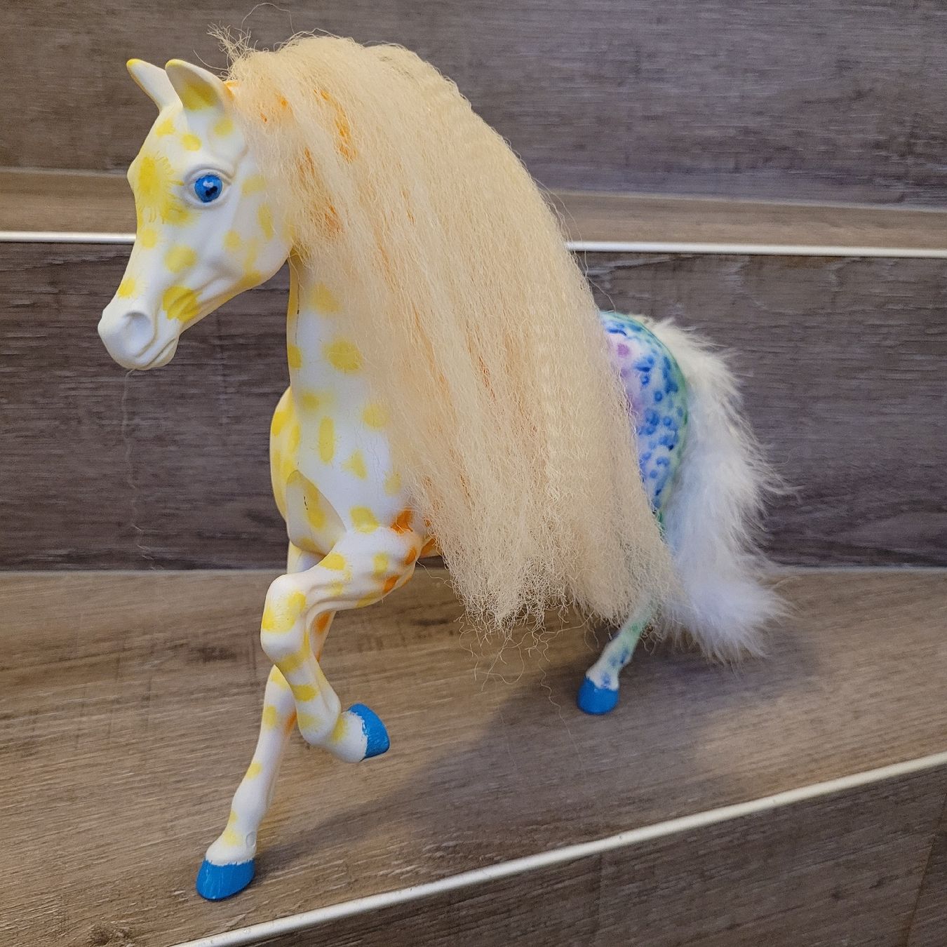 Giocattoli: Barbie Pferd Regenbogen Repaint/ Unikat – Usato da Niederbuchsiten venduto da klengyel