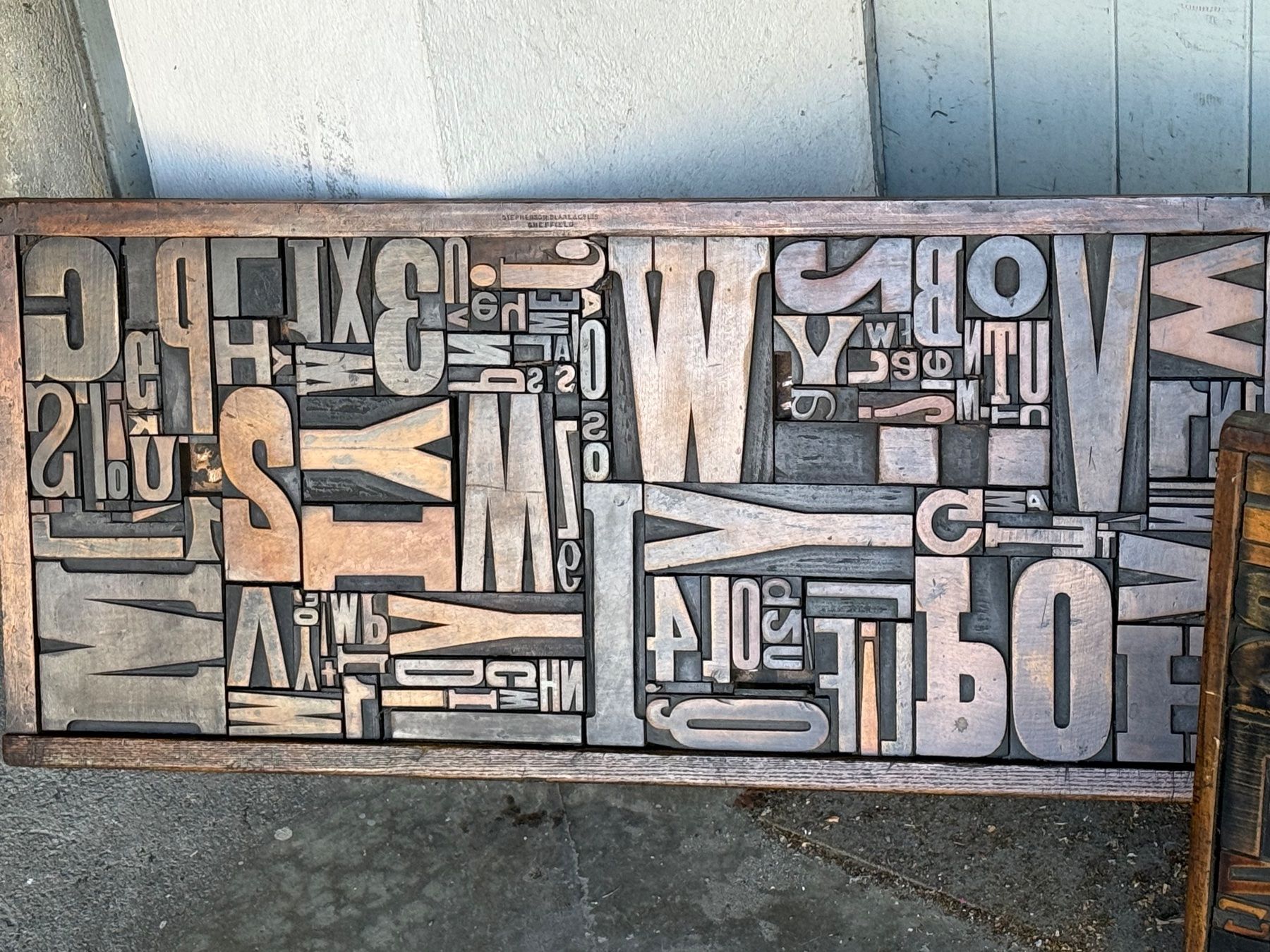 Dipinti: 2 Typographien Wandbilder Lettern Objekt Holz – Usato da Bern venduto da Jwpm66 4