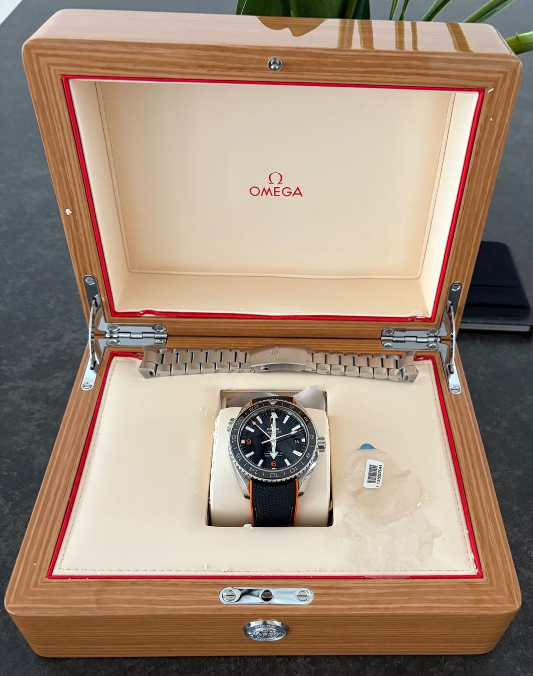 Omega Orologi: Omega Seamaster Planet Ocean GMT  232.30.44.22.01.002 – Usato da Hunzenschwil venduto da gen_c79v