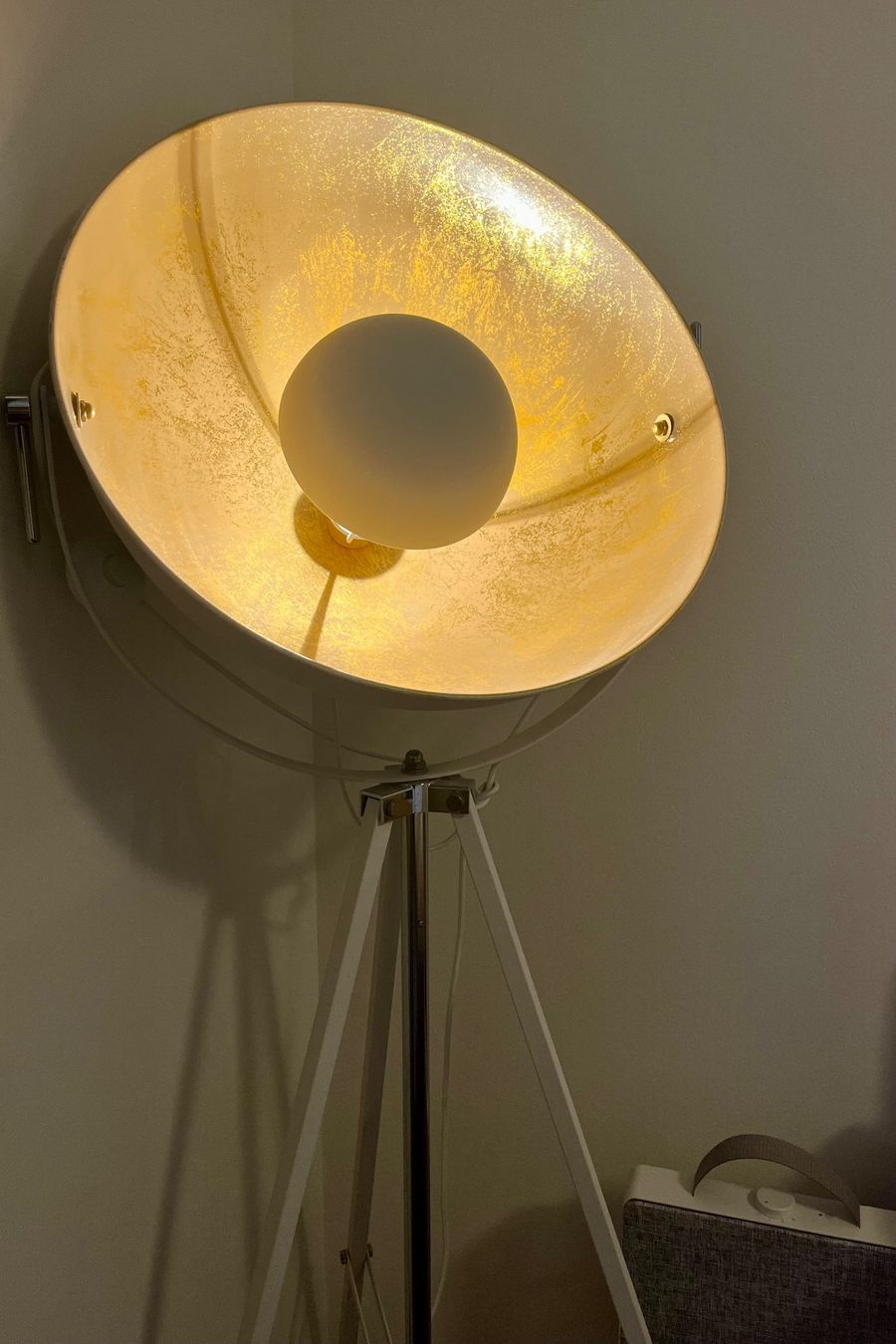 Beliani Lampade: Stehlampe THAMES Metall Gold Weiss – Usato da Aarau venduto da M218 1