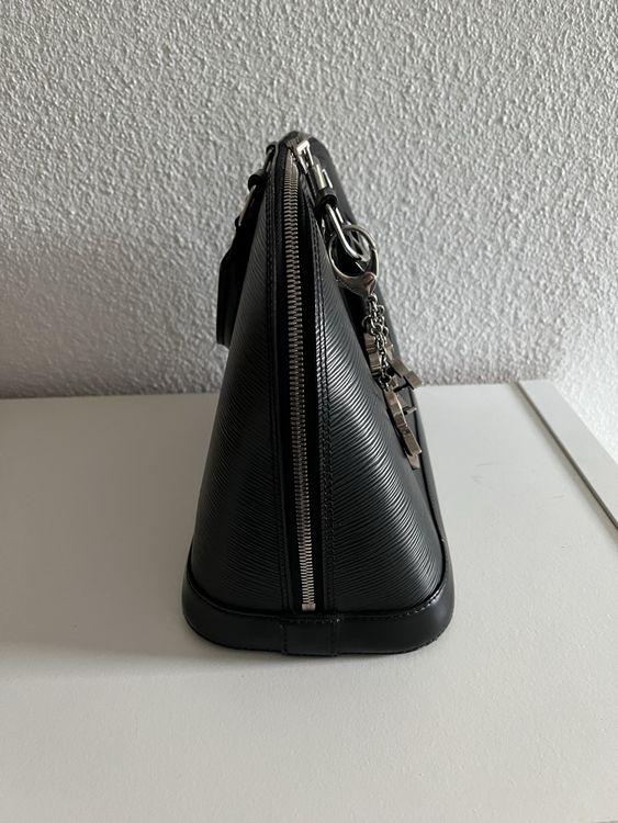 Louis Vuitton Borse da donna: Sac Louis Vuitton Alma PM Epi Noir authentique – Usato da Cornaux NE venduto da Pepite12 2