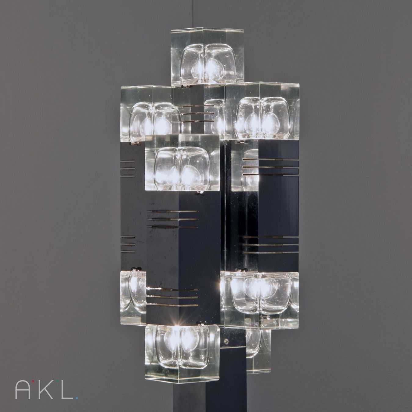 Lampade: Cubic Brutalist Lamp - Gaetano Sciolari – Usato da Fescoggia venduto da AmazingDesignObjects 1