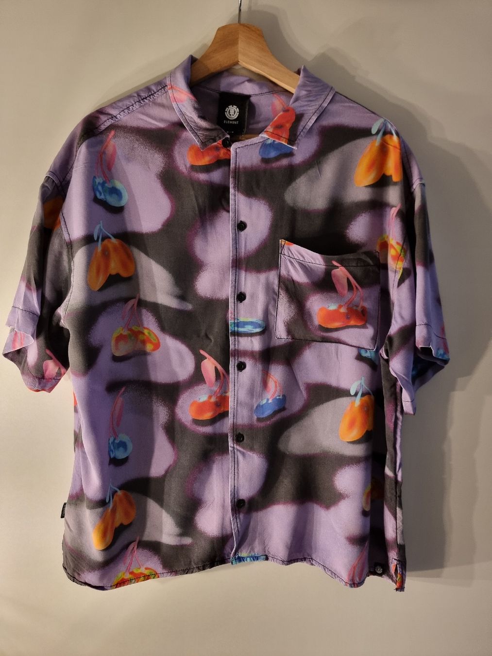 Camicie: Kurzarm Hemd Unisex Gr M – Usato da Interlaken venduto da NataliiaS