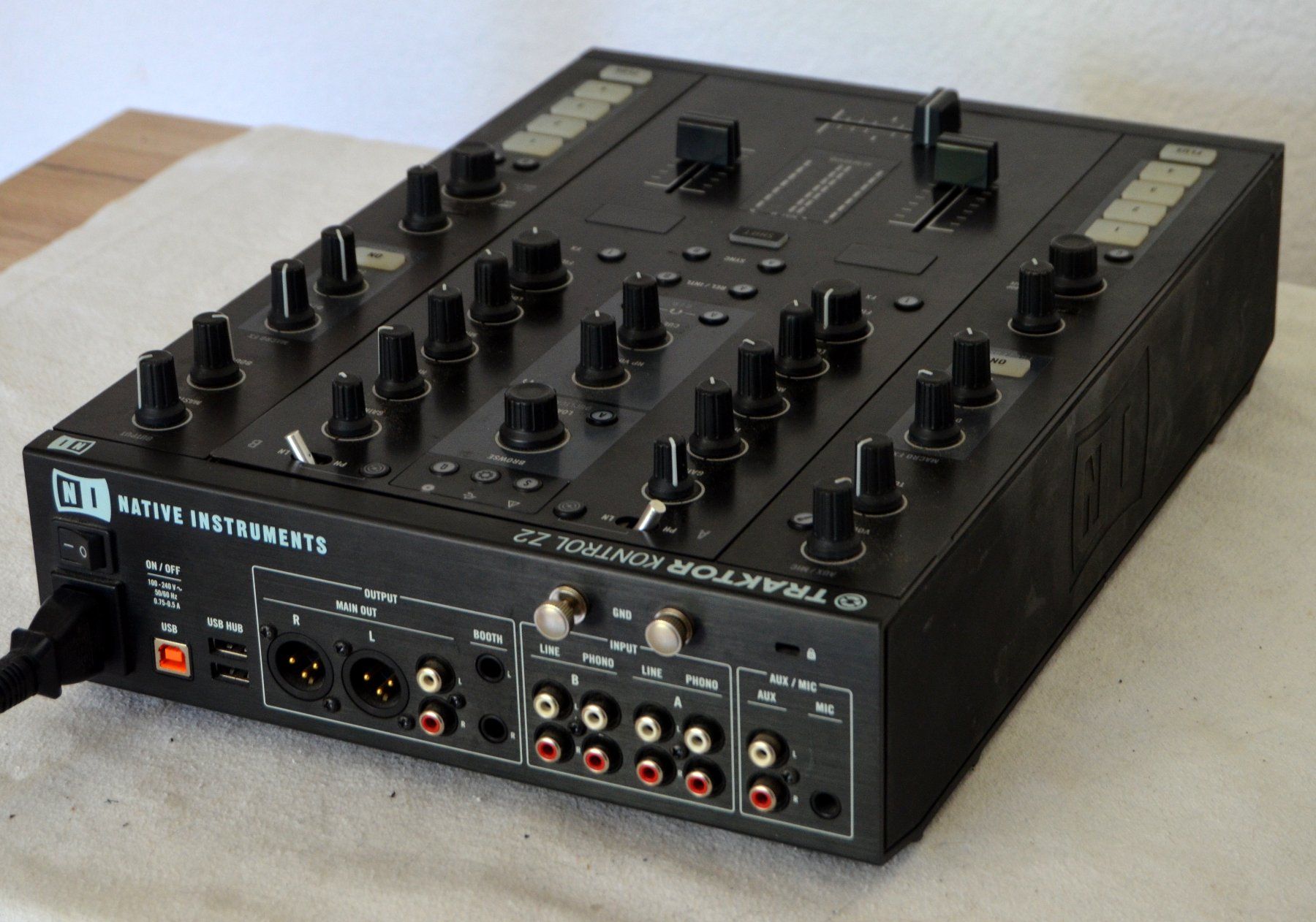Traktor Console di mixaggio: Traktor Kontrol Z2 DJ Mixer / Table de mixage – Usato da Collonges venduto da arashee 5