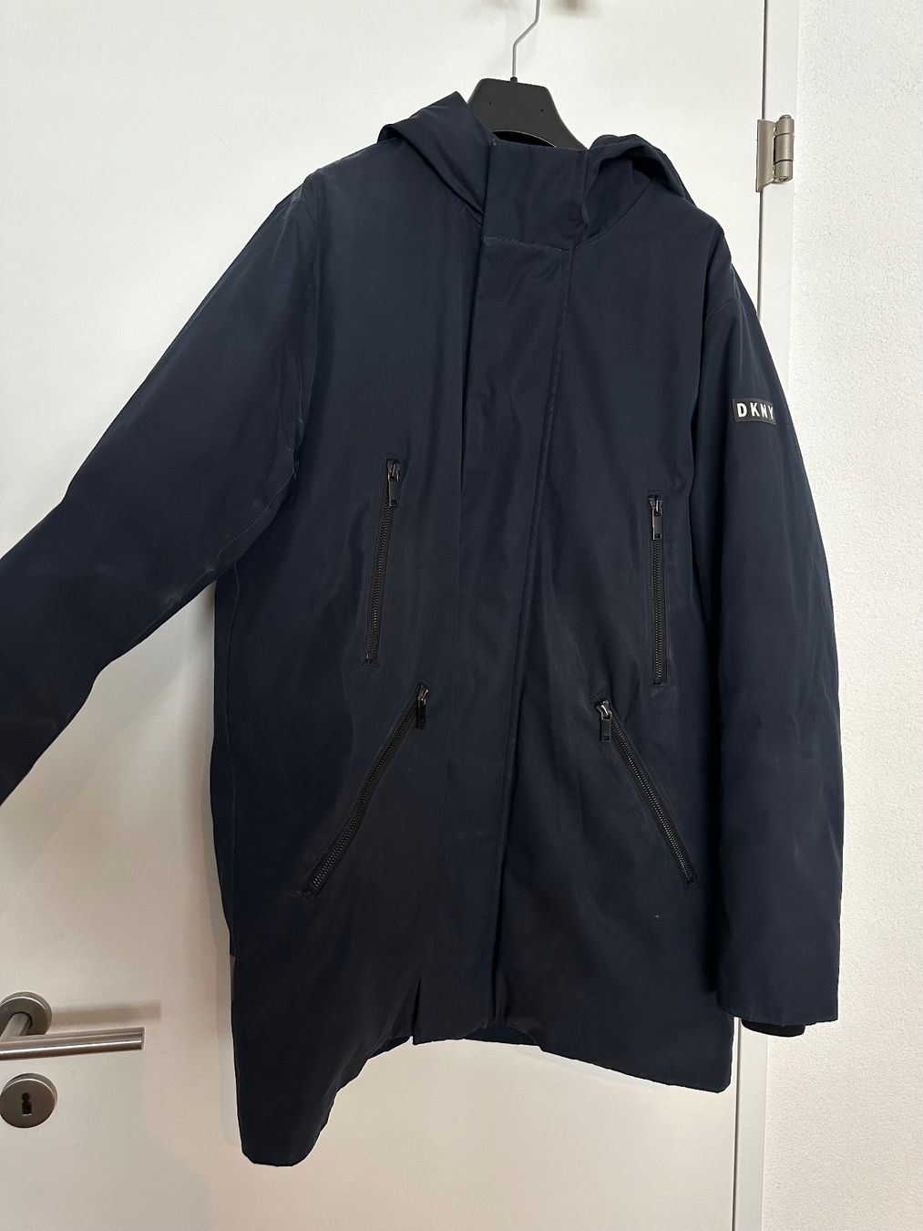DKNY Giacche: DKNY Herren Winterjacke dunkelblau - L – Usato da Pfäffikon SZ venduto da ansyyy 1