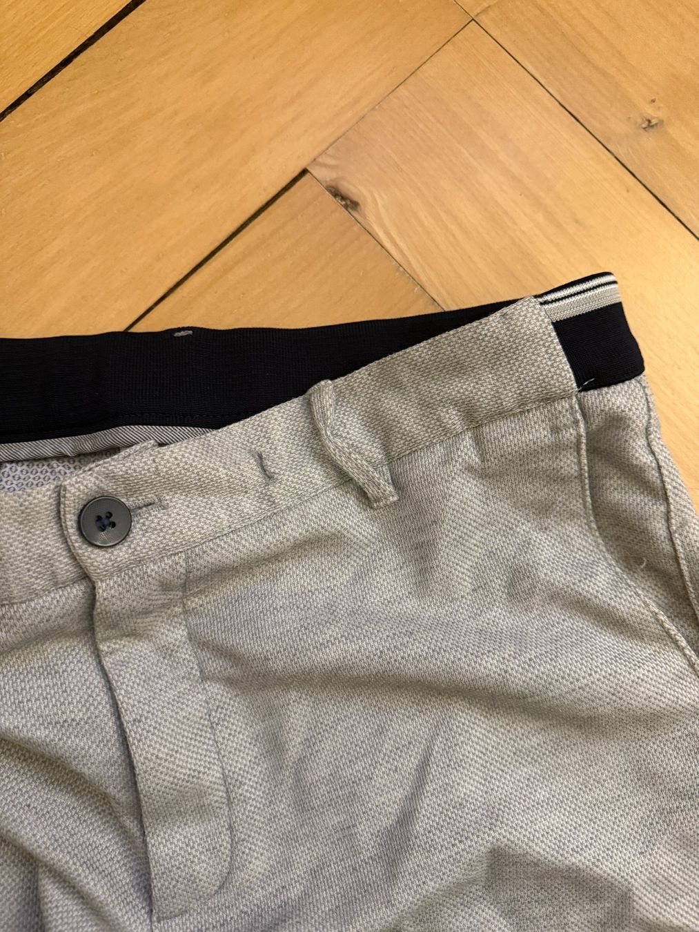 Zara Pantaloni: ZARA - Shorts hellgrau M – Usato da Zürich venduto da Diazaio 1