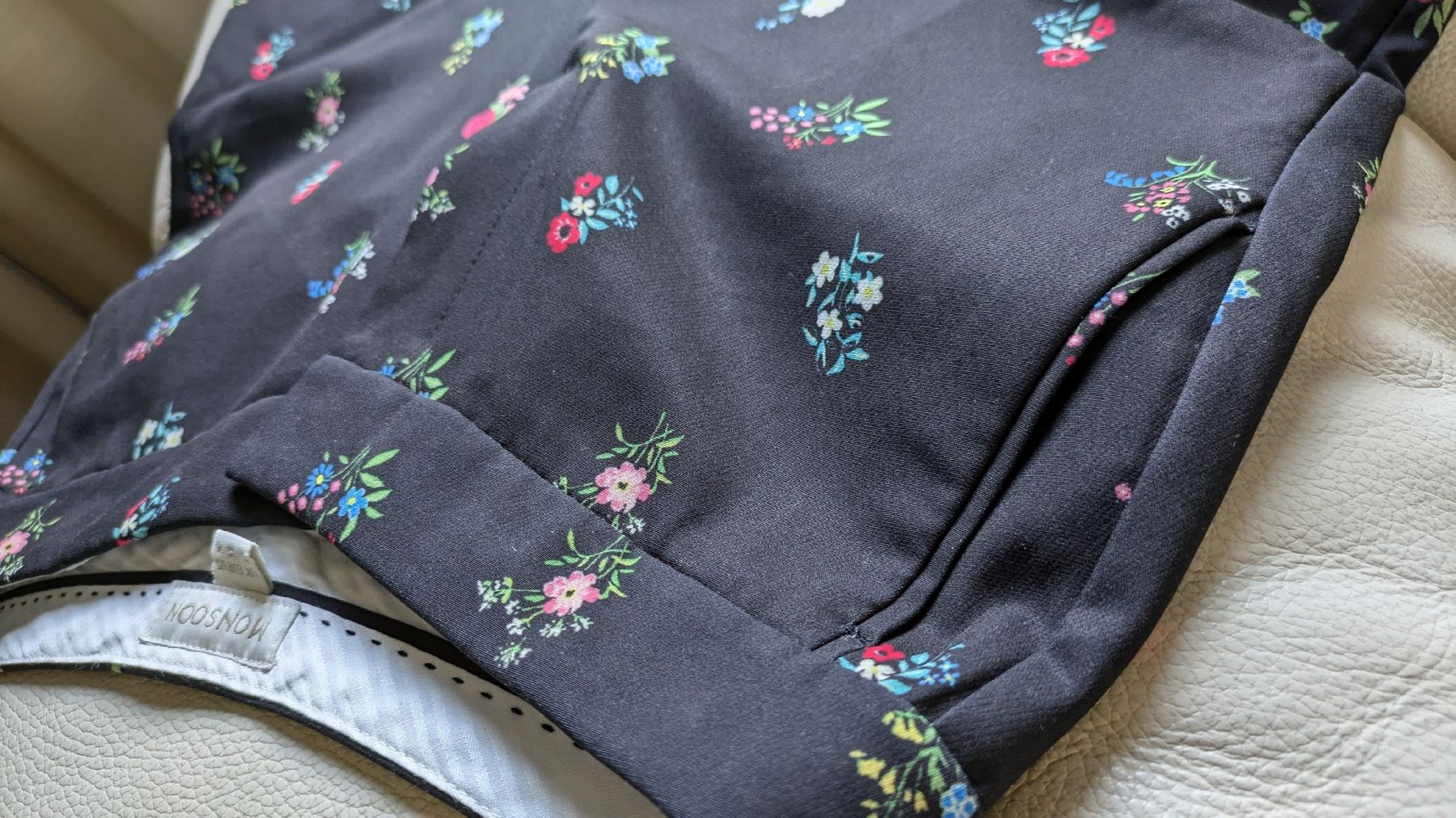 Pantalons: Hose Elastisch, Gr. S-36 Neuwertig – D'occasion à Winterthur par tim_cl8x 3